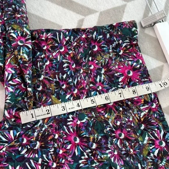 Lululemon Base Pace HR Tight 28"  Floral‎ Electric size 4 - Picture 6 of 9